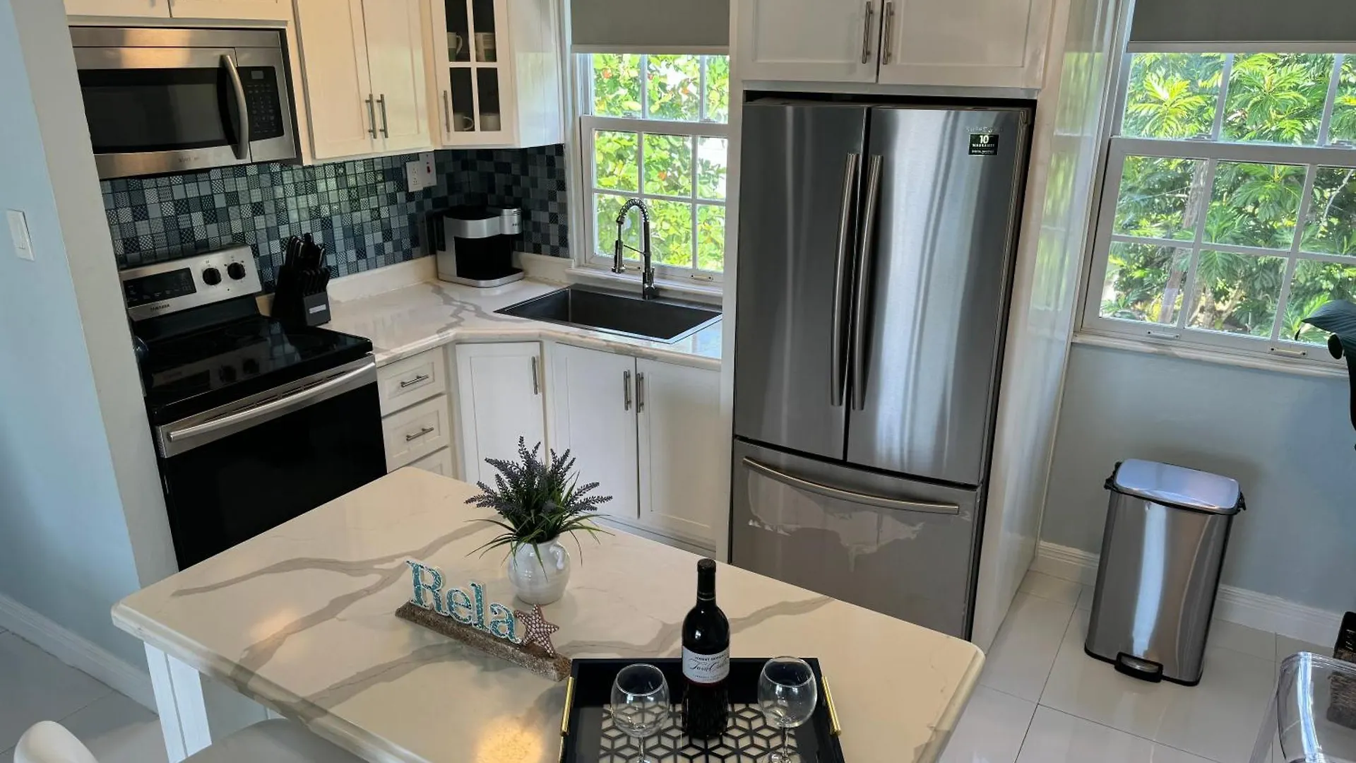 Marriott White Sands, Beachfront Condo At Negril Beach Club شقة